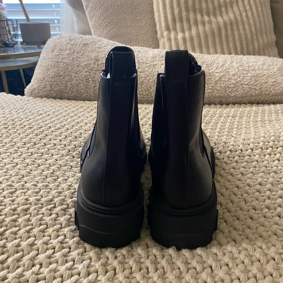 Urban Outfitters Chunky sole boots - Picture 5 of 6